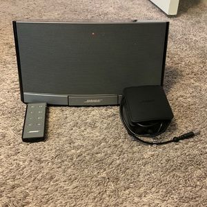 Bose SoundDock Portable Digital Music System w remote